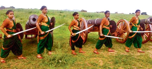 Samruddhi Jadhav, Sneha Patil, Purvi Ganjave, Samiksha Sukate and Shreya Mane are trained in swordsmanship.(HT PHOTO)