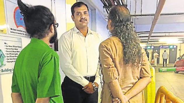 Seventy years after Independence, is India still unable to accept its traditional wear? A clear pattern of discrimination has emerged and Delhi- based hospitality professionals believe it’s time to reverse this trend.(Facebook/ Ashish Avikunthak) Seventy years after Independence, is India still unable to accept its traditional wear? A clear pattern of discrimination has emerged and Delhi- based hospitality professionals believe it’s time to reverse this trend.(Facebook/ Ashish Avikunthak)