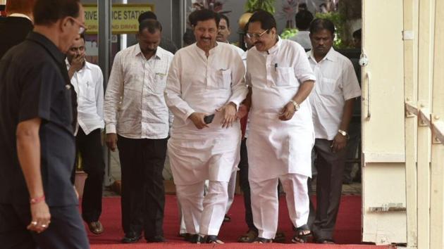 The Opposition is likely to make noise and create ruckus over implementation of the promised Rs36,000 crore farm loan waiver by the Fadnavis-led government. (anshuman poyrekar/ht photo) The Opposition is likely to make noise and create ruckus over implementation of the promised Rs36,000 crore farm loan waiver by the Fadnavis-led government. (anshuman poyrekar/ht photo)