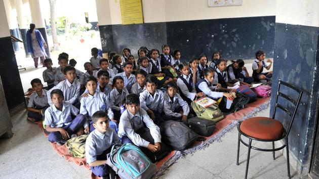 Students attend class in a corridor of their school. Many schools across India have become run-down versions of themselves. (HT File Photo) Students attend class in a corridor of their school. Many schools across India have become run-down versions of themselves. (HT File Photo)