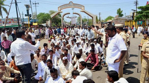 Nawale added that they have also asked Maratha outfits to raise the farmers’ issue during their silent march, which will be held in Mumbai on August 9. (HT) Nawale added that they have also asked Maratha outfits to raise the farmers’ issue during their silent march, which will be held in Mumbai on August 9. (HT)