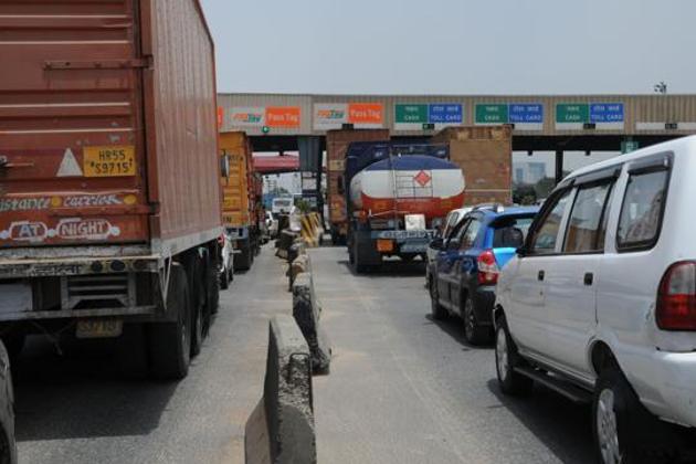A private operator is managing the Kherki Daula toll, which has 32 lanes. (Parveen Kumar/HT FILE) A private operator is managing the Kherki Daula toll, which has 32 lanes. (Parveen Kumar/HT FILE)