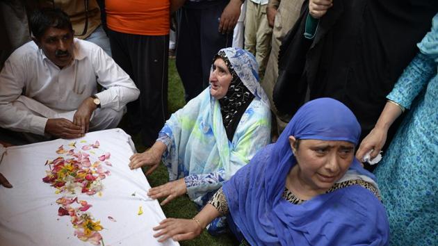 Relatives of police officer Mohammad Ayub Pandith mourn by the coffin with his body at his home in Srinagar.(AFP File Photo) Relatives of police officer Mohammad Ayub Pandith mourn by the coffin with his body at his home in Srinagar.(AFP File Photo)