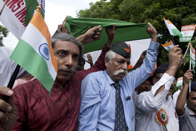 A Tiranga March was held on the occasion of Kargil Vijay Diwas, organised by Vidya Veerta Abhiyan at Jawaharlal Nehru University in New Delhi on Saturday. Seen here, vice chancellor of Jawaharlal University, Prof M Jagadesh Kumar (left) and Army veteran Gen G D Bakshi . The VC has said the university should have an Army tank on campus for display. (Saumya Khandelwal/HT PHOTO) A Tiranga March was held on the occasion of Kargil Vijay Diwas, organised by Vidya Veerta Abhiyan at Jawaharlal Nehru University in New Delhi on Saturday. Seen here, vice chancellor of Jawaharlal University, Prof M Jagadesh Kumar (left) and Army veteran Gen G D Bakshi . The VC has said the university should have an Army tank on campus for display. (Saumya Khandelwal/HT PHOTO)