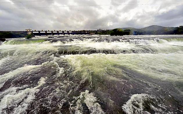 A view of the Khadakwasla dam after 14 thousand cusec water was released from it.(Pratham Gokhale/HT PHOTO)