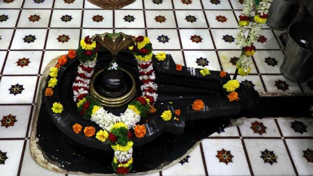 Swayambhu Shiva Linga at Someshwar Temple, Someshwarwadi , pashan in Pune. (RAHUL RAUT/HT PHOTO) Swayambhu Shiva Linga at Someshwar Temple, Someshwarwadi , pashan in Pune. (RAHUL RAUT/HT PHOTO)