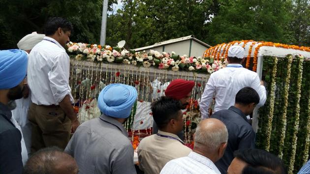 The last journey of a feisty Rajmata, who kept the Patiala royals relevant in politics despite the premature death of her husband. (Bharat Bhushan/HT) The last journey of a feisty Rajmata, who kept the Patiala royals relevant in politics despite the premature death of her husband. (Bharat Bhushan/HT)