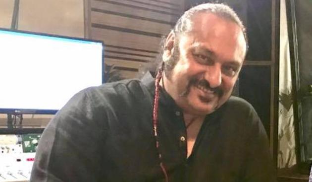 Musician Lesle Lewis says he will be performing for free for a year for his fans. (Facebook/ Lesle Lewis) Musician Lesle Lewis says he will be performing for free for a year for his fans. (Facebook/ Lesle Lewis)