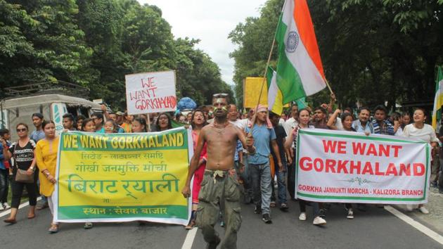 Gorkhaland supporters participate in a rally on Sevok Road close to Siliguri town.(Bikram Sashanker / HT Photo)