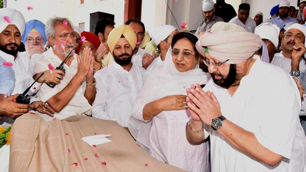 The cremation took place at the ‘Shahi Smadhan’ of the Patiala royal family amid tight security. (HT Photo) The cremation took place at the ‘Shahi Smadhan’ of the Patiala royal family amid tight security. (HT Photo)