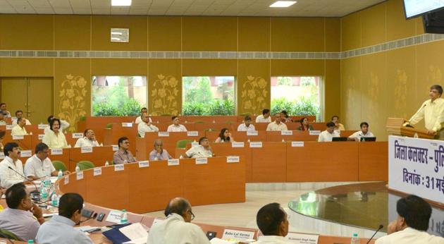 The ministry has taken actions such as premature retirement and cut in remuneration against 381 civil services officers, including 24 from the IAS officers, for being non-performers.(Representational Photo) The ministry has taken actions such as premature retirement and cut in remuneration against 381 civil services officers, including 24 from the IAS officers, for being non-performers.(Representational Photo)