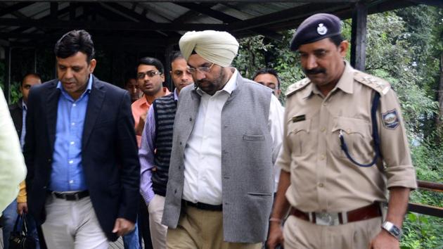 CBI and forensic team reach IGMC hospital for the examine the body of rape and murder accused who died in police custody, Shimla on Tuesday, July 25 2017. (HT Photo) CBI and forensic team reach IGMC hospital for the examine the body of rape and murder accused who died in police custody, Shimla on Tuesday, July 25 2017. (HT Photo)