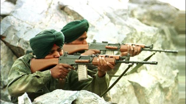 With supply routes under fire the direct objectives of the Indian Army were established as recapture of peaks along the supply routes under direct fire. The infiltrating force was believed to have been mostly armed with small arms, grenades, rocket launchers and anti-aircraft guns. The recovery of documents from Pakistani Army soldiers in early June implicated the involvement of Pakistan’s army in the attacks. These claims had earlier been denied by the Government of Pakistan which blamed ‘Kashmiri freedom fighters’ instead. (Manish Swarup / HT Photo)