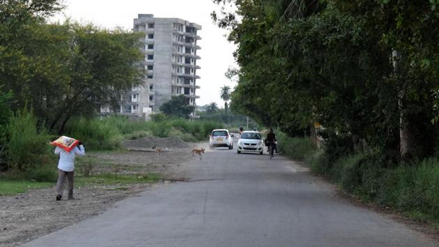 As per the Punjab Municipal Act 1976, a civic body by way of resolution in the general House can pass with majority widening of a road or cutting down its width. (HT Photo) As per the Punjab Municipal Act 1976, a civic body by way of resolution in the general House can pass with majority widening of a road or cutting down its width. (HT Photo)
