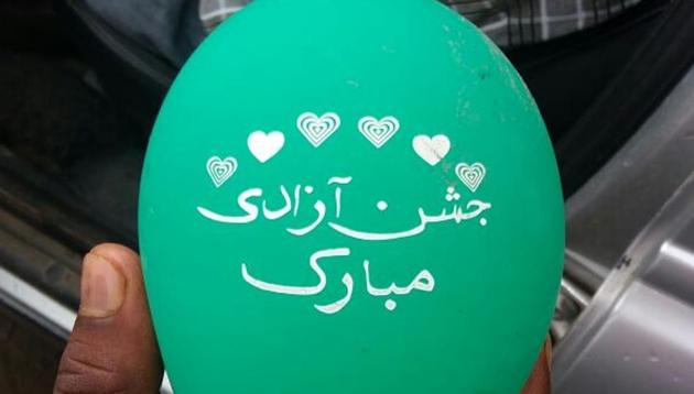 The green balloon, which had the words ‘Jashn-e-Azadi’ (Independence celebrations) written on it in Persian script, landed near the taxi stand outside the Kalanaur bus stand on Wednesday. (HT Photo) The green balloon, which had the words ‘Jashn-e-Azadi’ (Independence celebrations) written on it in Persian script, landed near the taxi stand outside the Kalanaur bus stand on Wednesday. (HT Photo)