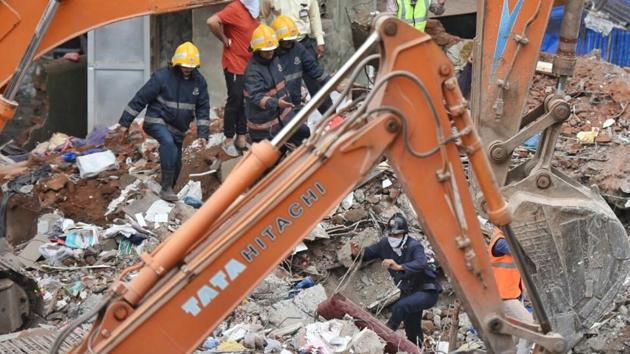The rescue work at Siddhi Sai was on on Wednesday morning. (SATYBRATA TRIPATHY/HT) The rescue work at Siddhi Sai was on on Wednesday morning. (SATYBRATA TRIPATHY/HT)