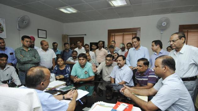 Buyers met the district magistrate at his camp office in Sector 27. (Sunil Ghosh/HT Photo) Buyers met the district magistrate at his camp office in Sector 27. (Sunil Ghosh/HT Photo)