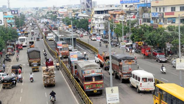 At Kalewadi too many vehicles are seen using the BRTS lane for parking. (HT PHOTO) At Kalewadi too many vehicles are seen using the BRTS lane for parking. (HT PHOTO)
