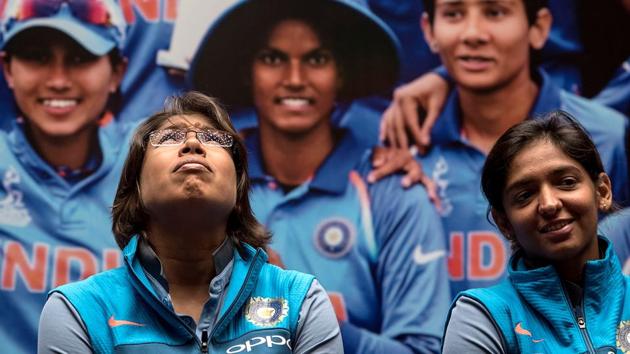 Indian women's national cricket team player Jhulan Goswami (left) gestures while Harmanpreet Kaur fields questions from the media. (Satish Bate/HT Photo) 