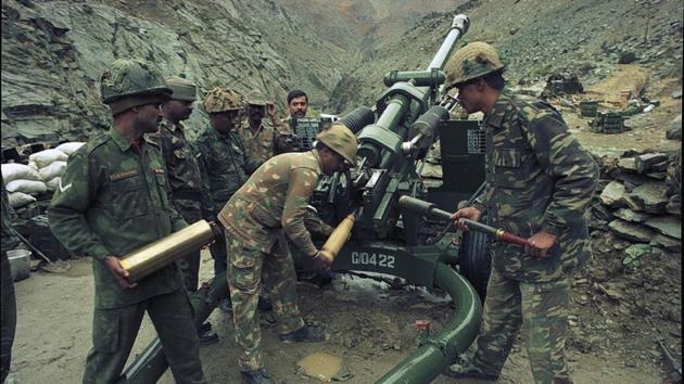 At the peak of the Kargil War, the Indian artillery is estimated to have been engaged in round the clock shelling with batteries firing over one round per minute. The Bofors Howitzers in India’s arsenal played a vital role in the efforts to retake and maintain control over positions. The Indian Army is estimated to have fired around 9,000 shells the day Tiger Hill was reclaimed. (Pradeep Bhatia / HT Photo)