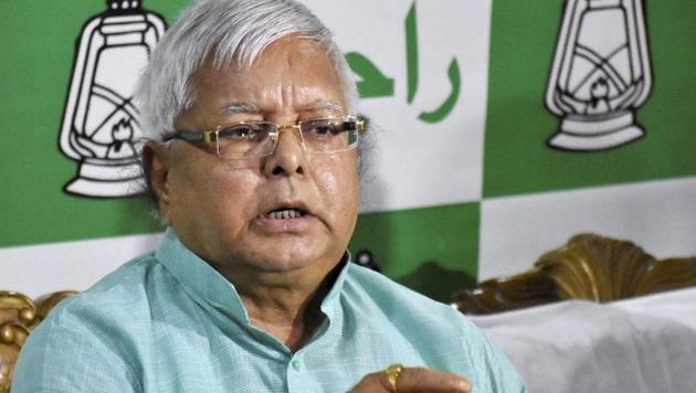 RJD Chief Lalu Prasad addressing a press conference after Nitish Kumar resigned as Bihar chief minister in Patna on Wednesday.(PTI Photo) RJD Chief Lalu Prasad addressing a press conference after Nitish Kumar resigned as Bihar chief minister in Patna on Wednesday.(PTI Photo)