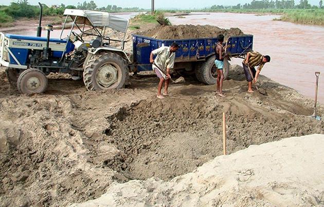 Sand mining (Hindustan Times) Sand mining (Hindustan Times)