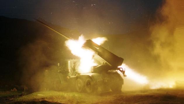 Heavy shelling and skirmishes continued despite the tactical disadvantage of visibility from higher up playing against Indian efforts to retake many peaks known simply by point numbers. Most efforts involved scaling Pakistani positions fortified with bunkers while Indian surface to air (SAM) artillery providing supplementary fire. (Sunil Saxena / HT Photo)