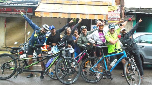 Visually impaired cyclist Divyanshu Ganatra (third from right) will cycle in tandem with Christopher Louzado (second from right) on an annual cycle expedition from Manali to Khardung La. (HT PHOTO) Visually impaired cyclist Divyanshu Ganatra (third from right) will cycle in tandem with Christopher Louzado (second from right) on an annual cycle expedition from Manali to Khardung La. (HT PHOTO)