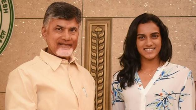 Chief Minister N Chandrababu Naidu (L) handed over the appointment letter to PV Sindhu.(HT Photo) Chief Minister N Chandrababu Naidu (L) handed over the appointment letter to PV Sindhu.(HT Photo)