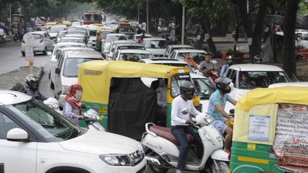 Traffic snarls were witnessed all over Chandigarh after heavy rains lashed the region on Thursday. (Keshav Singh/HT Photo) Traffic snarls were witnessed all over Chandigarh after heavy rains lashed the region on Thursday. (Keshav Singh/HT Photo)