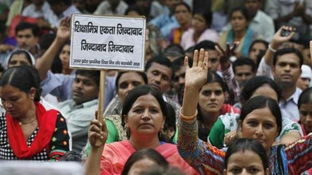 Owing to boycott of work by shiksha mitras, hundreds of primary schools of the district remained closed.(HT File Photo) Owing to boycott of work by shiksha mitras, hundreds of primary schools of the district remained closed.(HT File Photo)