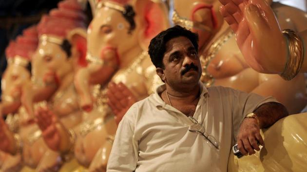 A file photo of Vijay Khatu at his workshop in Parel.(HT FILE) A file photo of Vijay Khatu at his workshop in Parel.(HT FILE)