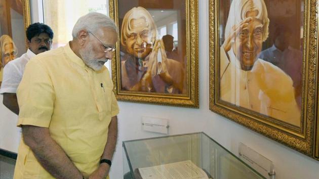 Prime Minister Narendra Modi views an exhibit during the inauguration of former president APJ Abdul Kalam's memorial at Peikarumbu in Rameswaram on Thursday.(PTI/PIB) Prime Minister Narendra Modi views an exhibit during the inauguration of former president APJ Abdul Kalam's memorial at Peikarumbu in Rameswaram on Thursday.(PTI/PIB)