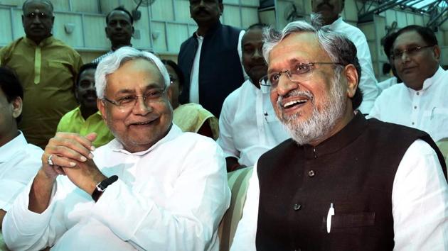 Bihar deputy chief minister Sushil Kumar Modi (R) with chief minister Nitish Kumar after the oath taking ceremony at Raj Bhawan in Patna on Thursday.(AP Photo)