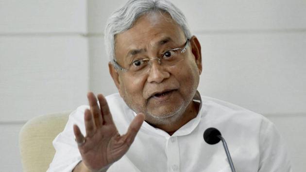 Nitish Kumar returned as Bihar chief minister for the sixth time on Thursday, a day after breaking off an alliance with Lalu Prasad’s RJD.(PTI file)