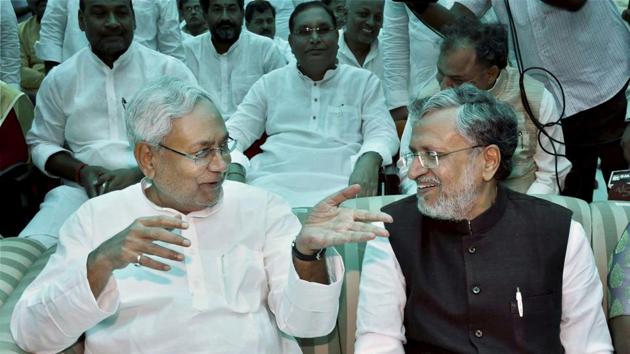 Nitish Kumar with senior BJP leader Sushil Kumar Modi at an oath taking ceremony, at Raj Bhawan in Patna.(PTI Photo)