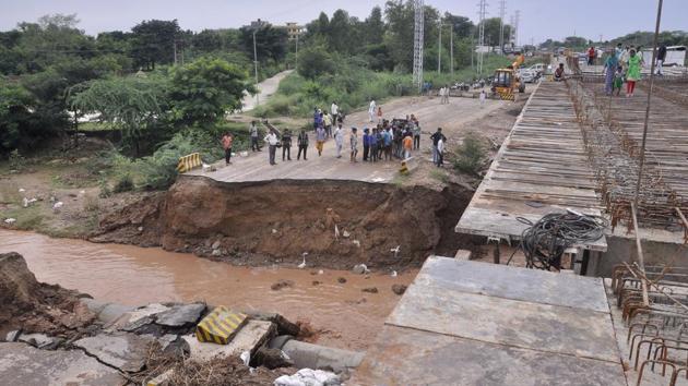 A part of national highway 73 at Mankiya village in Panchkula was washed away after heavy rains lashed in the region on Thursday. (Sant Arora/HT Photo) A part of national highway 73 at Mankiya village in Panchkula was washed away after heavy rains lashed in the region on Thursday. (Sant Arora/HT Photo)