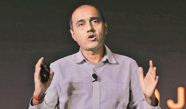 Airtel CEO Gopal Vittal says do not want to react to JioPhone rightaway, but Airtel will intensify bundling and expects device makers to come up with feature phones, which have 2G, 3G, 4G and dual sim facilities.(HT Archive)