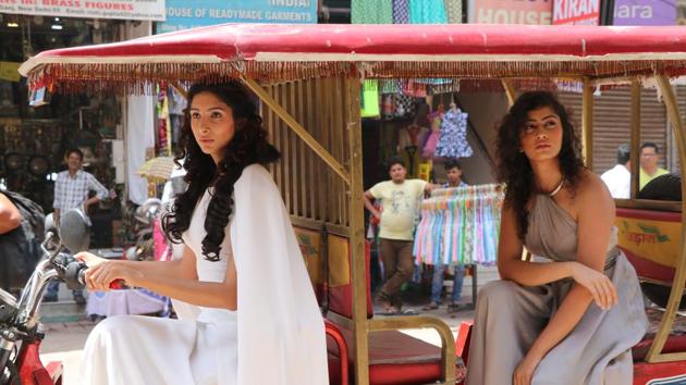 Daenerys Targaryen took a trip to Paharganj, along with Missandei, her trusted handmaiden in a tuk tuk. The sight had people rubbing their eyes. They couldn’t decide if they were hallucinating or if these women were for real.  (Photo: shara ashraf/ht; styling: shara ashraf & akshay kaushal) 