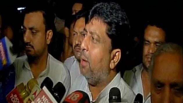 Gujarat Congress MLA Shailesh Parmar addresses reporters outside the airport in Ahmedabad.(ANI/ Twitter)