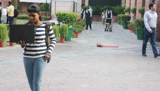 Surya Ramasamy talking to her family through Skype.(Mayank Austen Soofi / HT Photo)