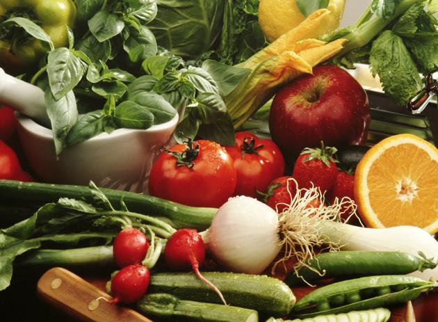 Go organic with fresh fruits and vegetables (Shutterstock) Go organic with fresh fruits and vegetables (Shutterstock)