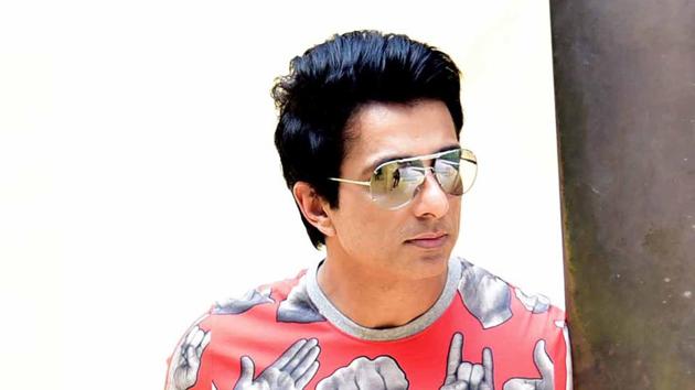 Actor Sonu Sood recalls how he used to celebrate his birthdays with his parents as a child. Actor Sonu Sood recalls how he used to celebrate his birthdays with his parents as a child.