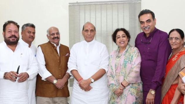 UT administrator VP Singh Badnore, MP Kirron Kher, other officials with Union home minister Rajnath Singh in New Delhi on Thursday. (HT Photo) UT administrator VP Singh Badnore, MP Kirron Kher, other officials with Union home minister Rajnath Singh in New Delhi on Thursday. (HT Photo)