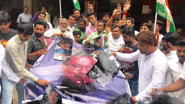 Congress workers protest the mention of Rajiv Gandhi in the context of corruption while referring to the Bofors scandal in a political science textbook in Maharashtra. Congress workers protest the mention of Rajiv Gandhi in the context of corruption while referring to the Bofors scandal in a political science textbook in Maharashtra.