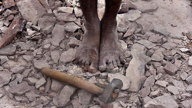 Miners continue to risk silicosis despite regulations and penalties drawn out for its prevention. While the responsibility of compensating diagnosed miners falls on mine operators, media reports highlight that relief is provided by the state government on the orders of the State Human Rights Commission stemming from infringements on the miners’ right to life. (Raj K Raj / HT Photo)