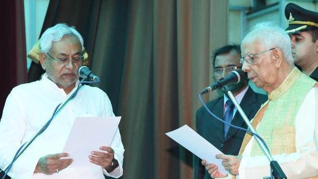 Bihar governor Keshari Nath Tripathi administers oath to JD(U) president Nitish Kumar as chief minister at Raj Bhawan in Patna on Thursday. (Santosh Kumar/HT Photo) Bihar governor Keshari Nath Tripathi administers oath to JD(U) president Nitish Kumar as chief minister at Raj Bhawan in Patna on Thursday. (Santosh Kumar/HT Photo)