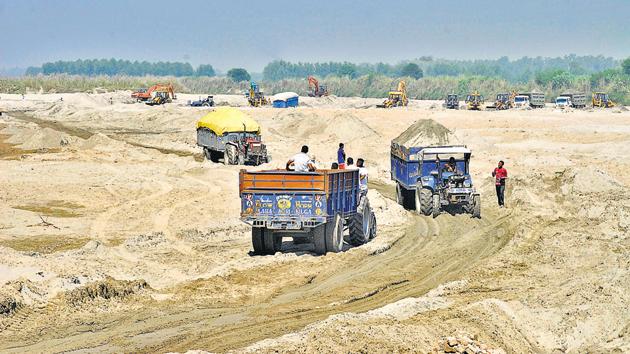 Since the single bids for sand mine auctions did not meet any of these criteria, all the 16 mines have been cancelled by the government. (HT Photo) Since the single bids for sand mine auctions did not meet any of these criteria, all the 16 mines have been cancelled by the government. (HT Photo)