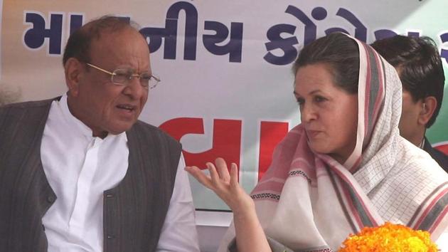 Congress President Sonia Gandhi with Shankarsinh Vaghela during an election rally in Sabarkantha. Vaghela resigned from the party a week ago. Since then, five other Congress MLAs have quit Congress.(PTI File Photo)