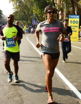 Milind Soman has been running marathons since 2004.(Anshuman Poyrekar/HT photo)